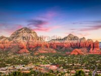 Berjalan-jalan di antara bebatuan merah Sedona