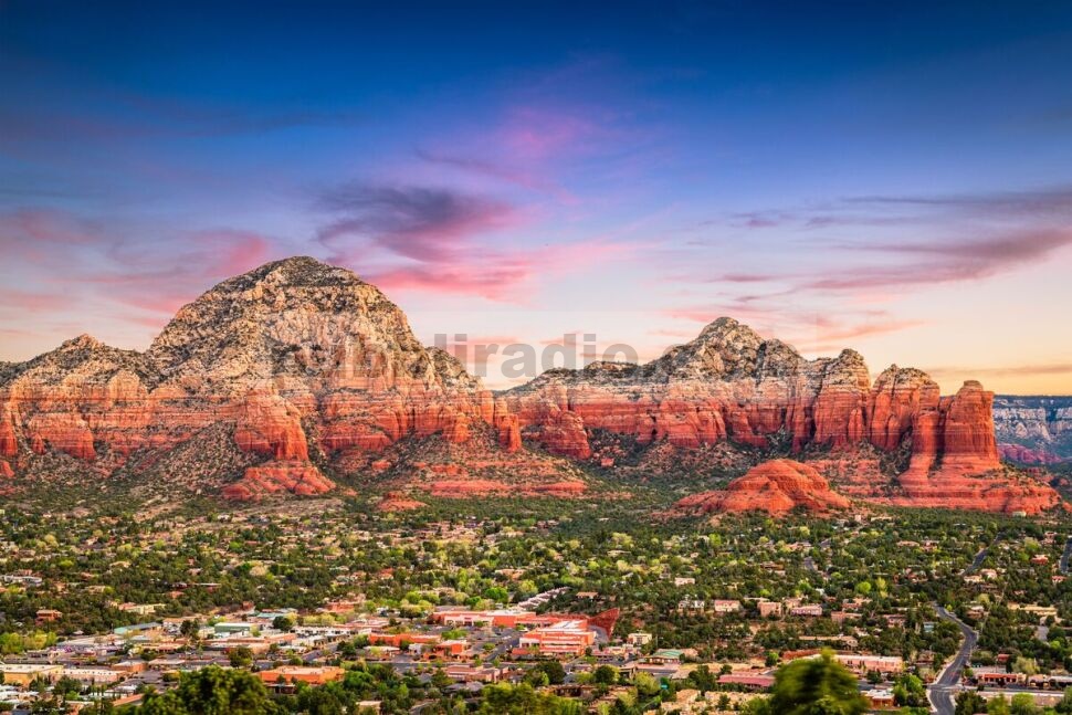 Berjalan-jalan di antara bebatuan merah Sedona