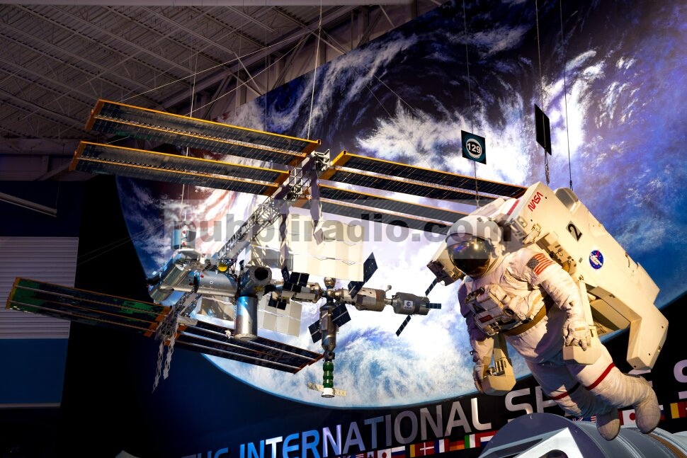 Jelajahi galaksi di Space Center Houston