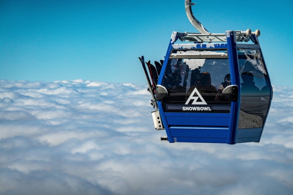 Naik gondola di Arizona Snowbowl